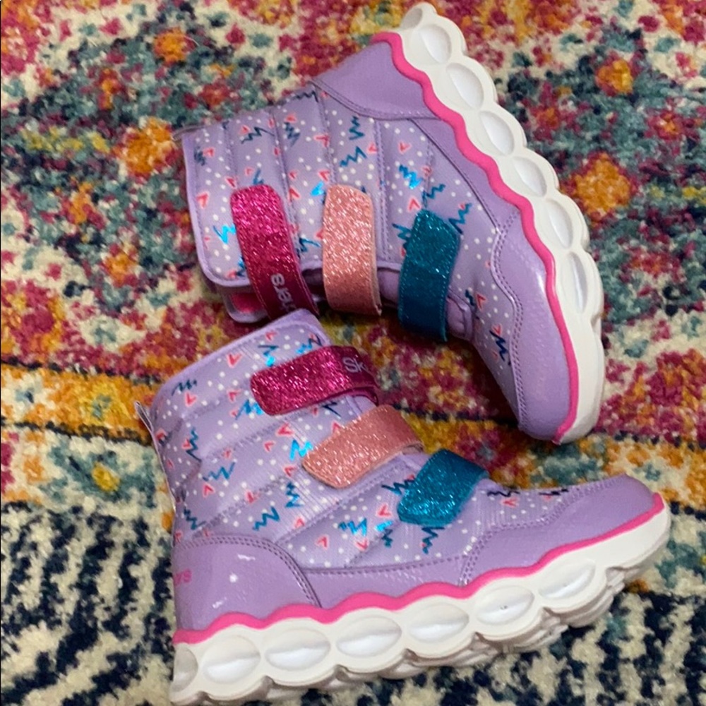 Sketchers Lights fun boots! 🌈